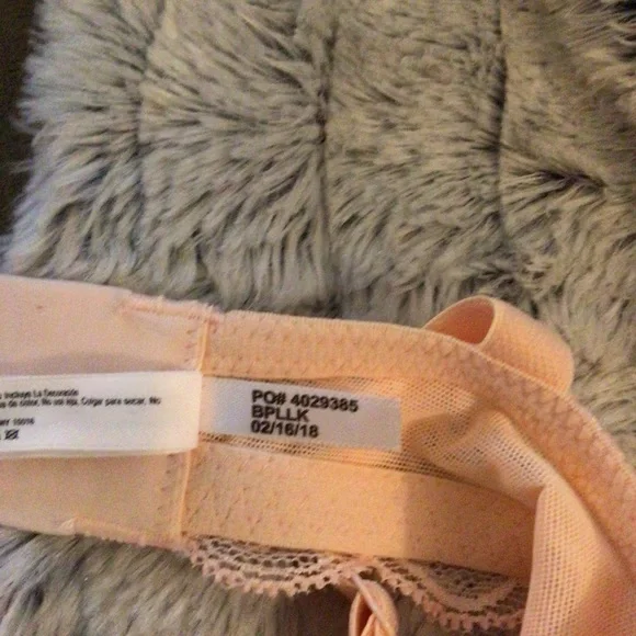 Le Mystere peach lace bra 34C - Picture 4 of 10